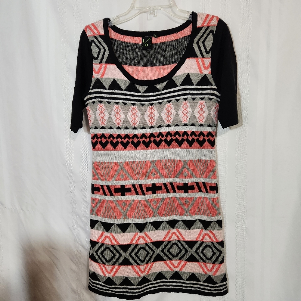 T/O SWEATERS DRESS WOMEN'S SIZE M PINK GEOMETRIC SWEATER A-77